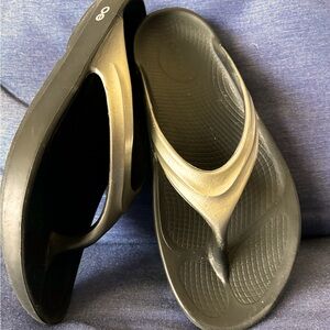 OOFO OOlala women’s sandals size 10 color is latte